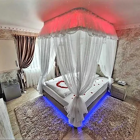 Anadi Boutique Only Adult * Брашов