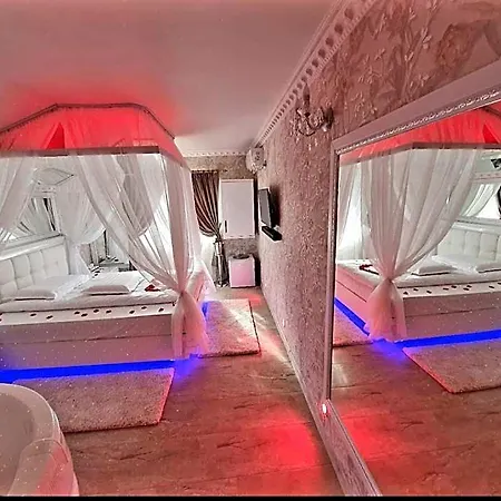 Отель Anadi Boutique Only Adult Брашов