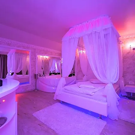 Anadi Boutique Only Adult * Брашов