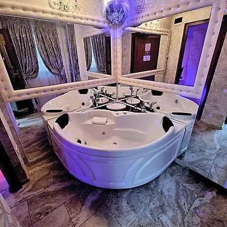 Anadi Boutique Only Adult Брашов