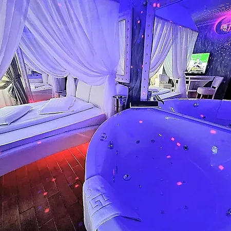 Отель Anadi Boutique Only Adult Брашов