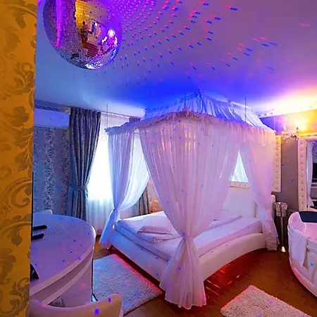 Anadi Boutique Only Adult Брашов