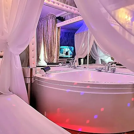 Anadi Boutique Only Adult Отель Брашов